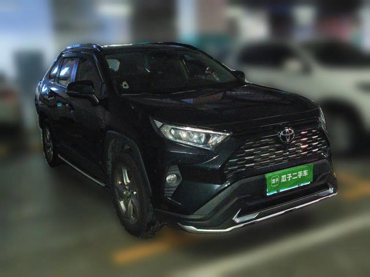 Toyota RAV4 2021 2.0L CVT Two-Wheel Drive Fashion Edition — миниатюра 3