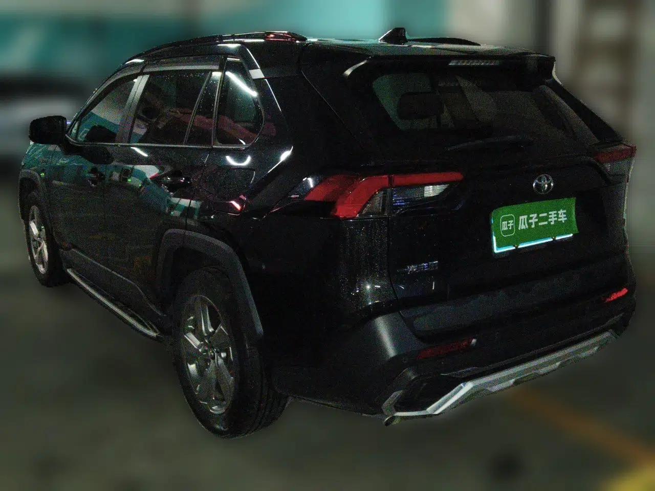 Toyota RAV4 2021 2.0L CVT Two-Wheel Drive Fashion Edition — миниатюра 4