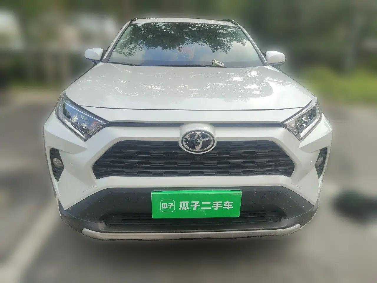 Toyota RAV4 2021 2.0L CVT Two-Wheel Drive Fashion PLUS Edition — миниатюра 2