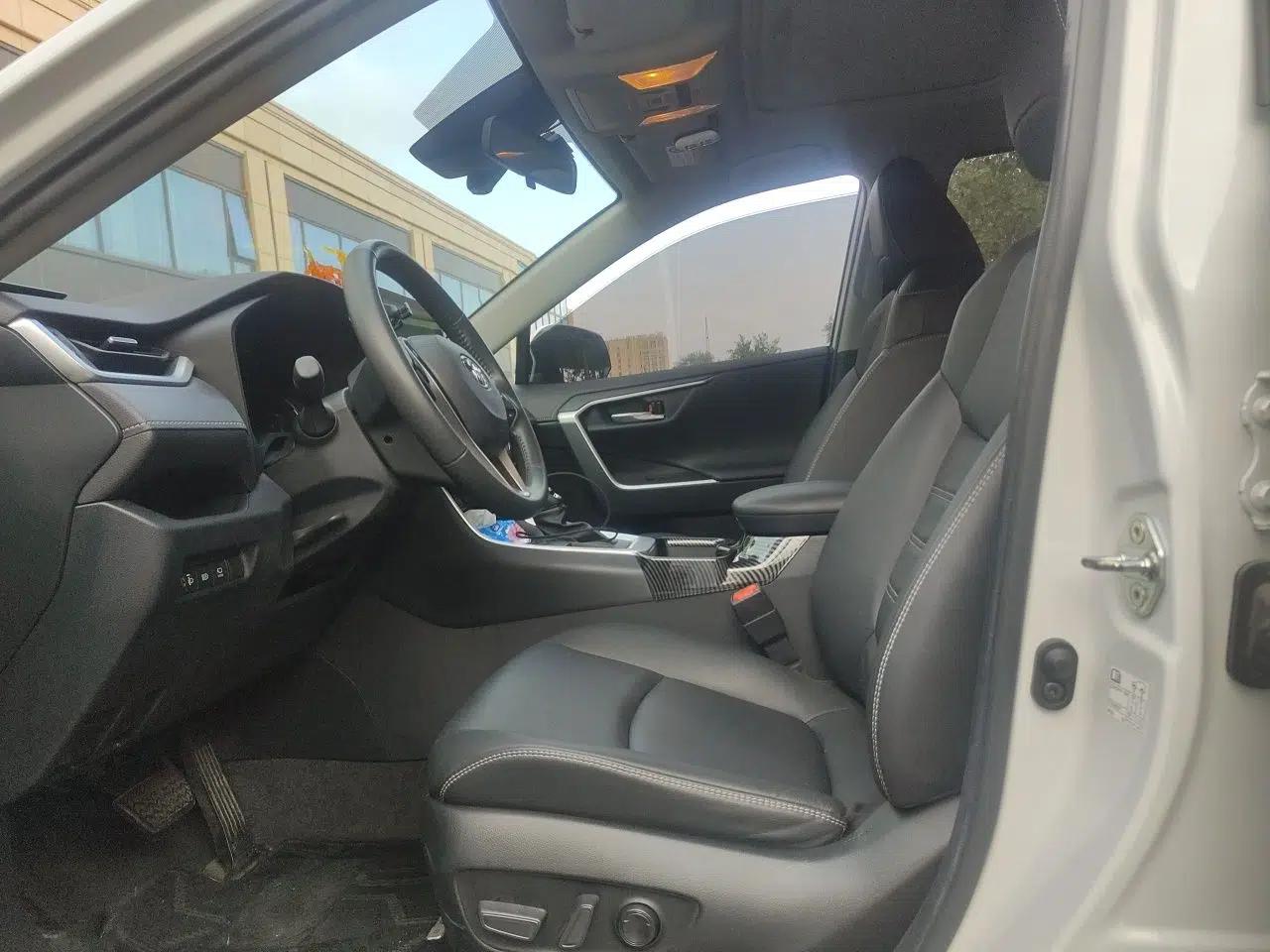 Toyota RAV4 2021 2.0L CVT Two-Wheel Drive Fashion PLUS Edition — миниатюра 15