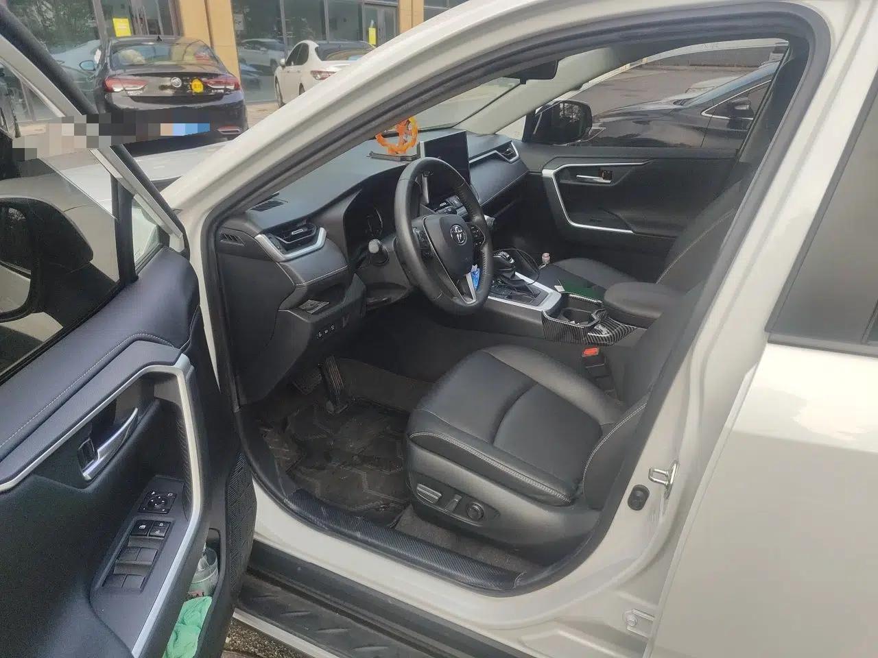 Toyota RAV4 2021 2.0L CVT Two-Wheel Drive Fashion PLUS Edition — миниатюра 16