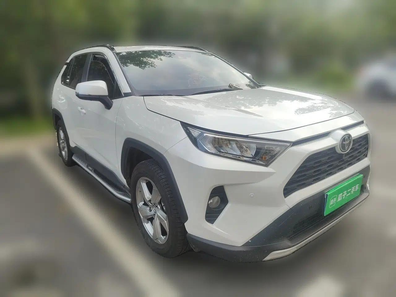 Toyota RAV4 2021 2.0L CVT Two-Wheel Drive Fashion PLUS Edition — миниатюра 3