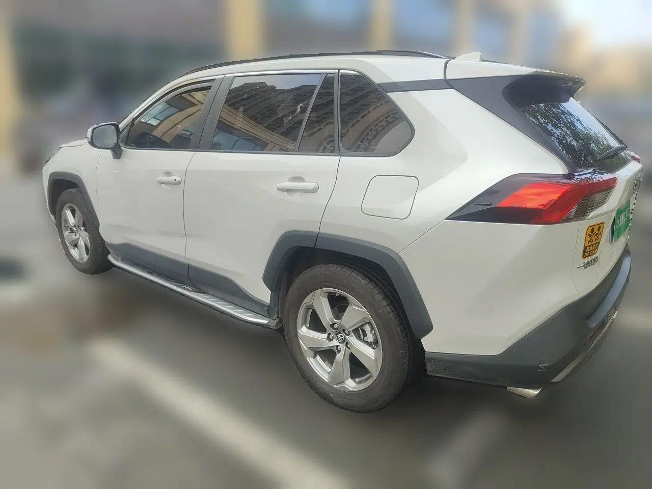 Toyota RAV4 2021 2.0L CVT Two-Wheel Drive Fashion PLUS Edition — миниатюра 4