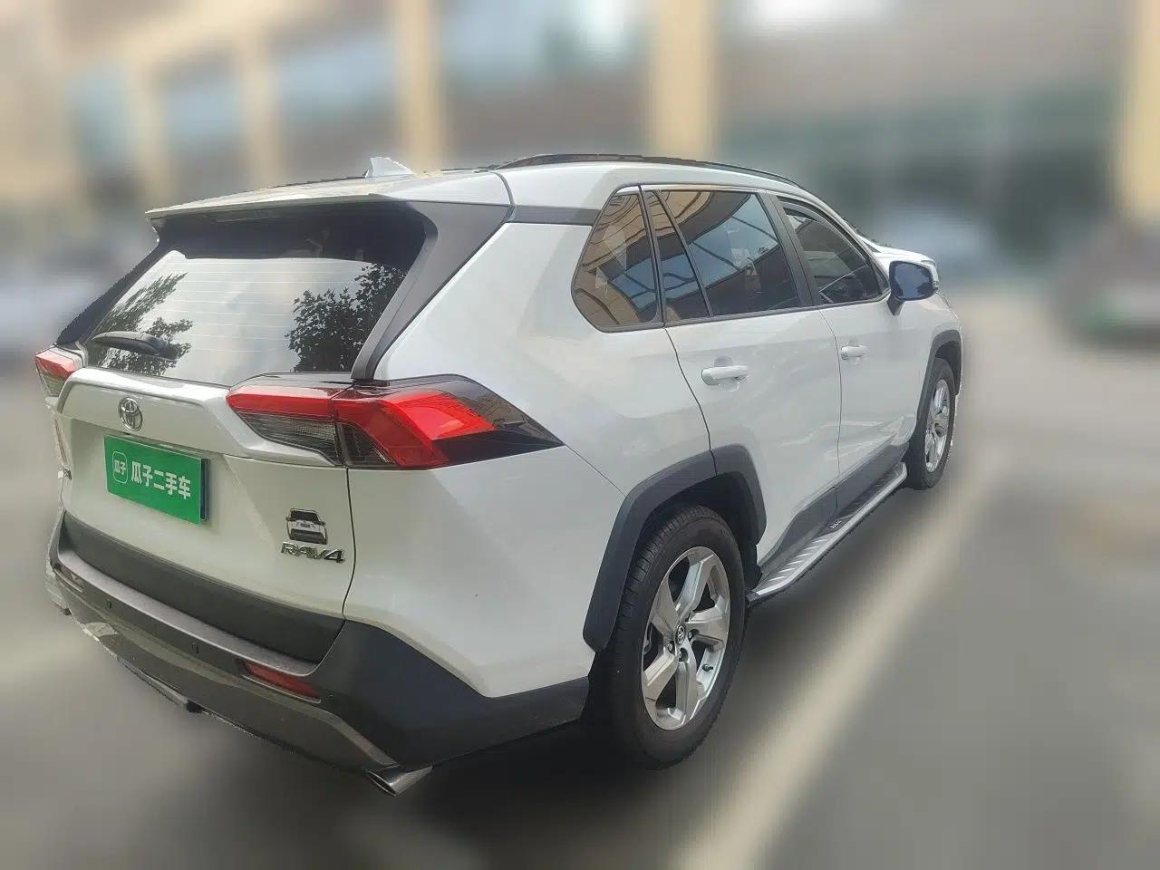 Toyota RAV4 2021 2.0L CVT Two-Wheel Drive Fashion PLUS Edition — миниатюра 6