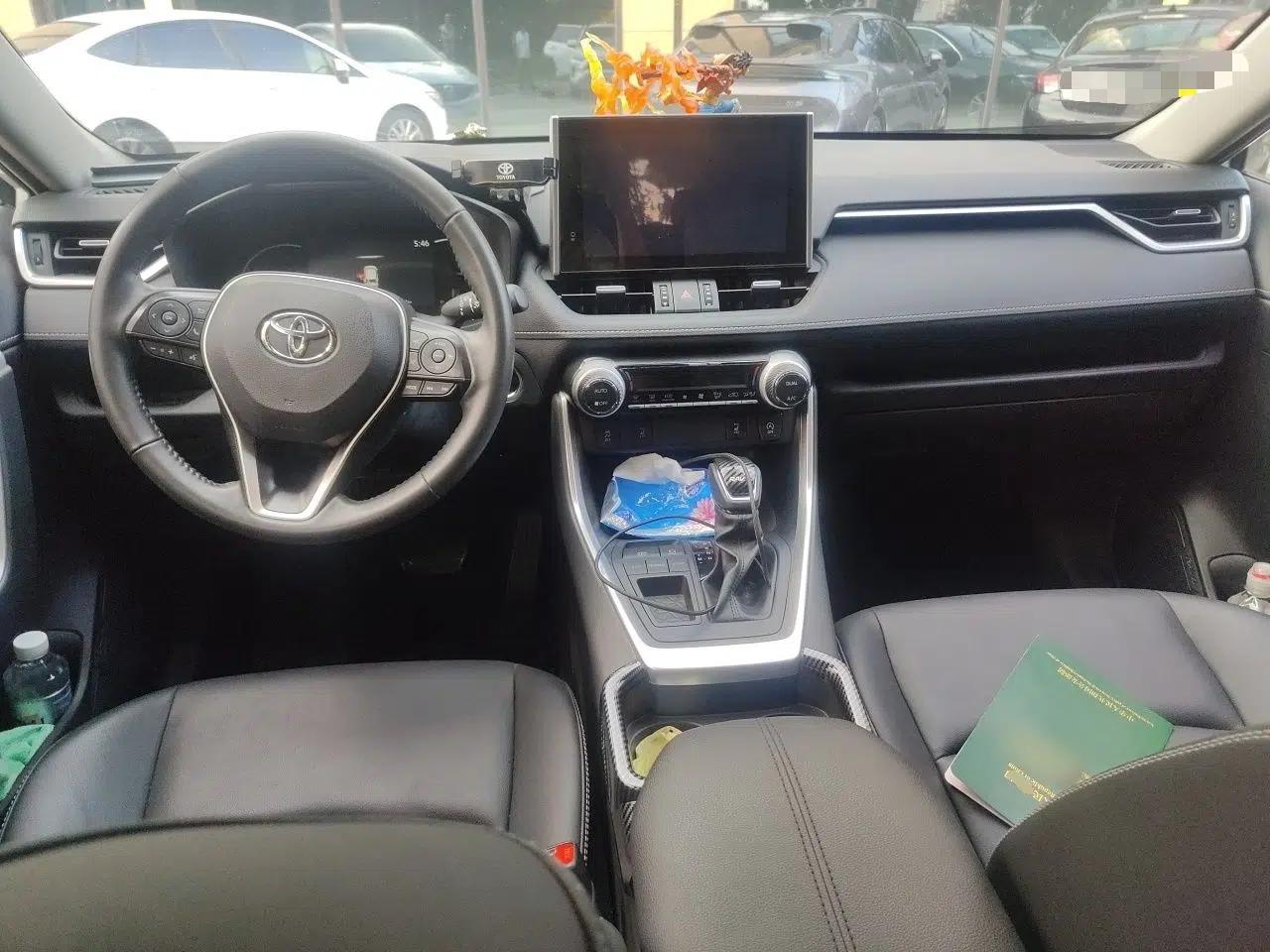 Toyota RAV4 2021 2.0L CVT Two-Wheel Drive Fashion PLUS Edition — миниатюра 9
