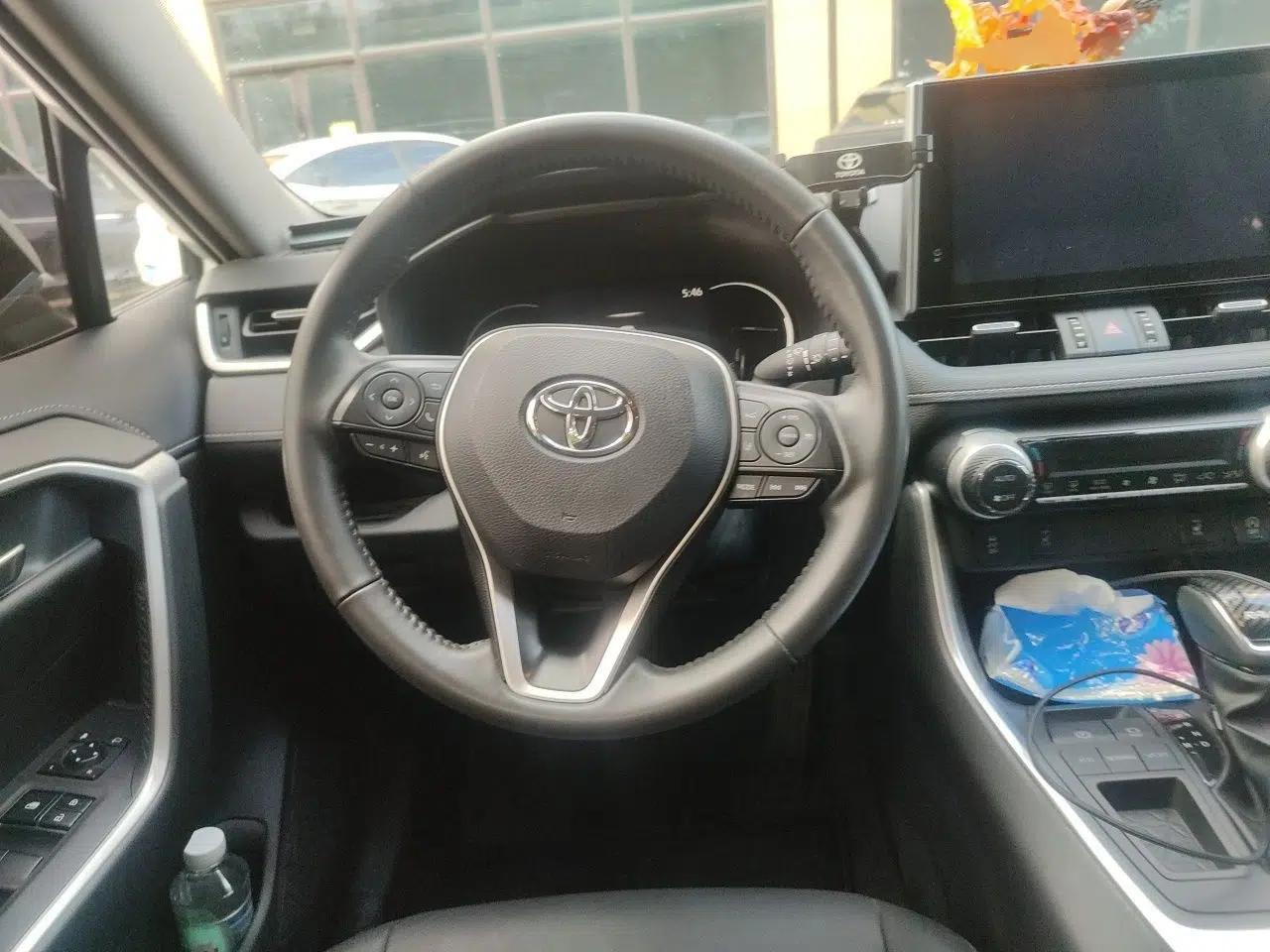 Toyota RAV4 2021 2.0L CVT Two-Wheel Drive Fashion PLUS Edition — миниатюра 10
