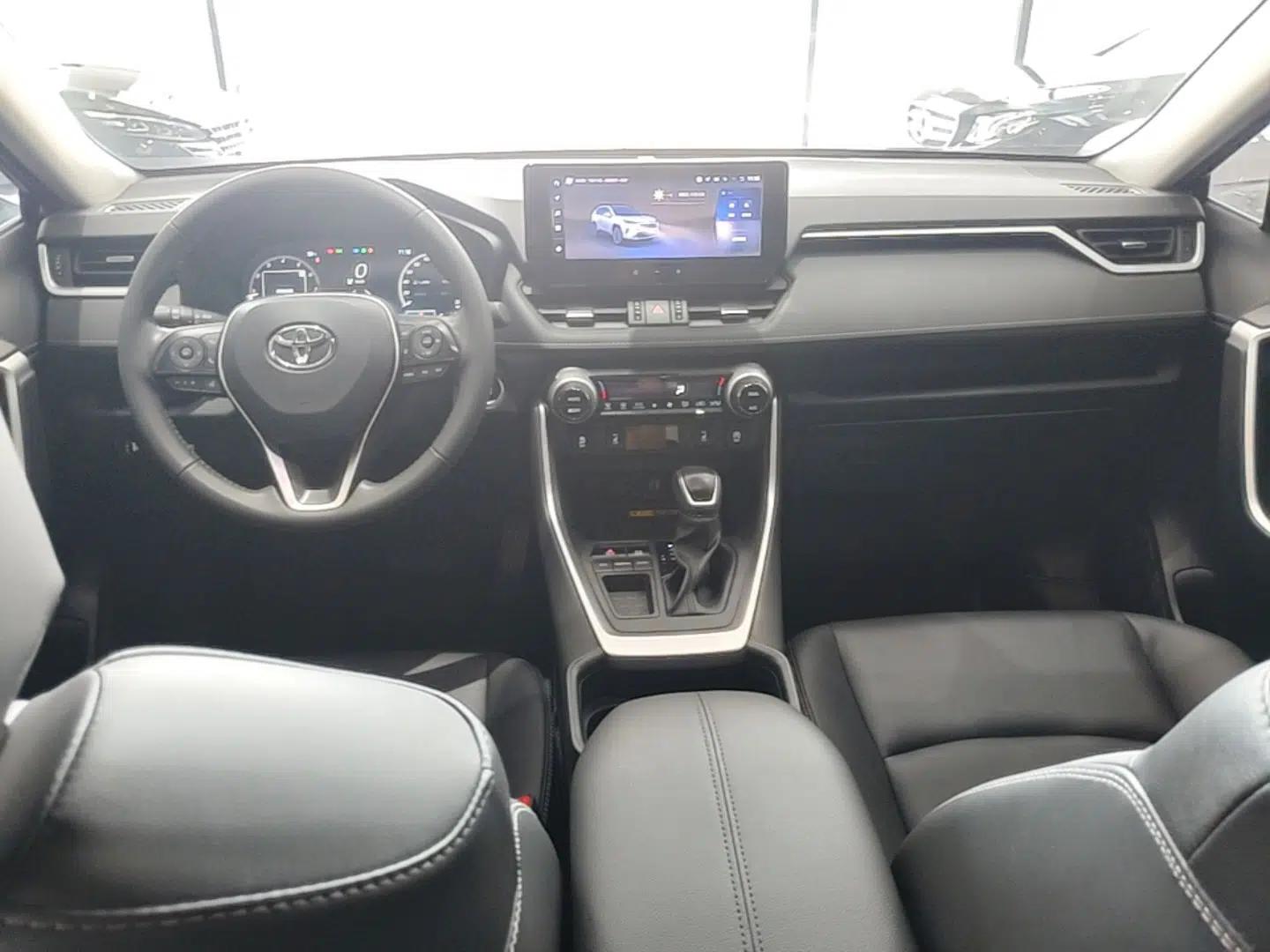 Toyota RAV4 2023 2.0L CVT Two-Wheel Drive Fashion Plus Edition — миниатюра 12