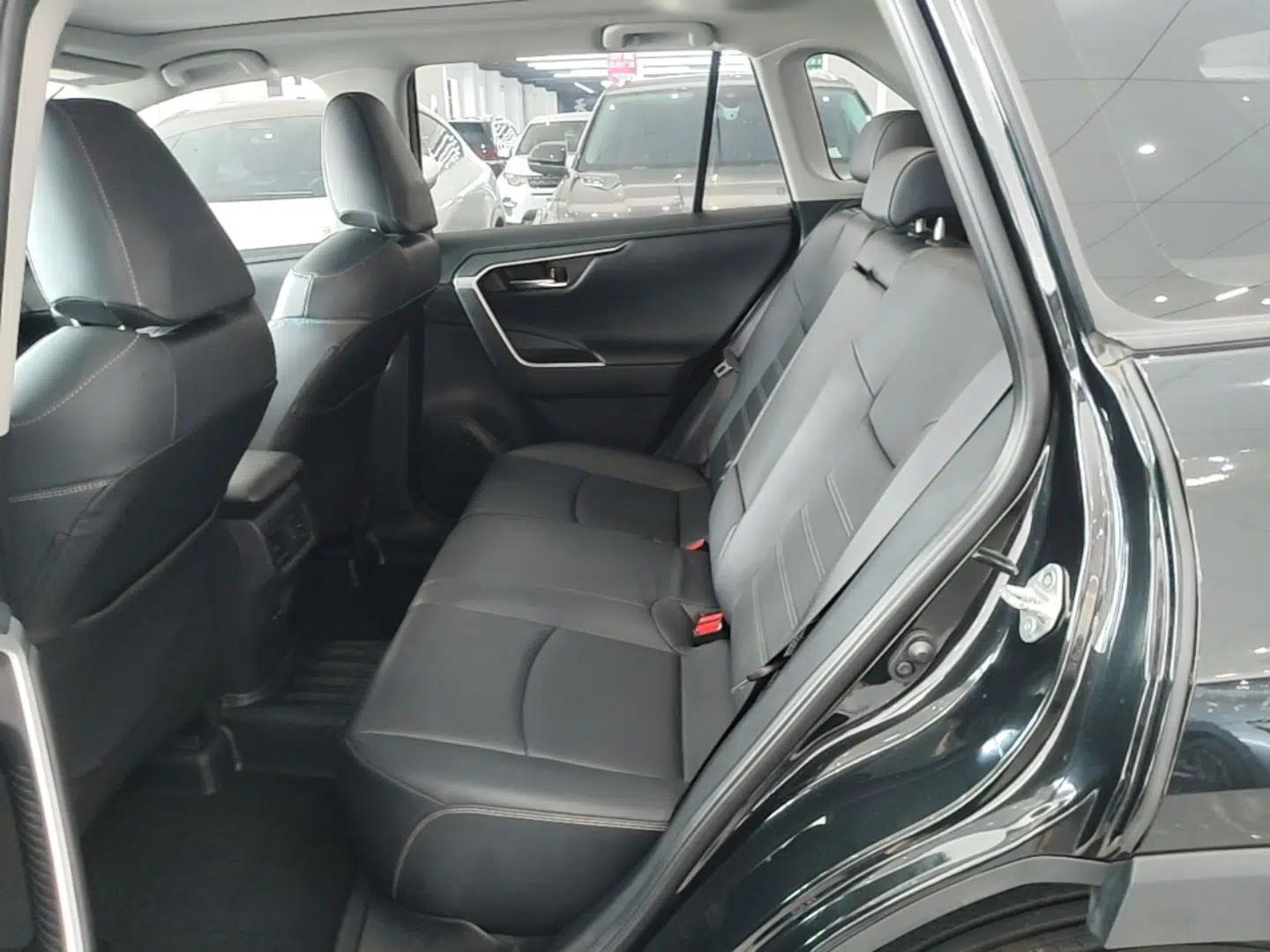 Toyota RAV4 2023 2.0L CVT Two-Wheel Drive Fashion Plus Edition — миниатюра 20
