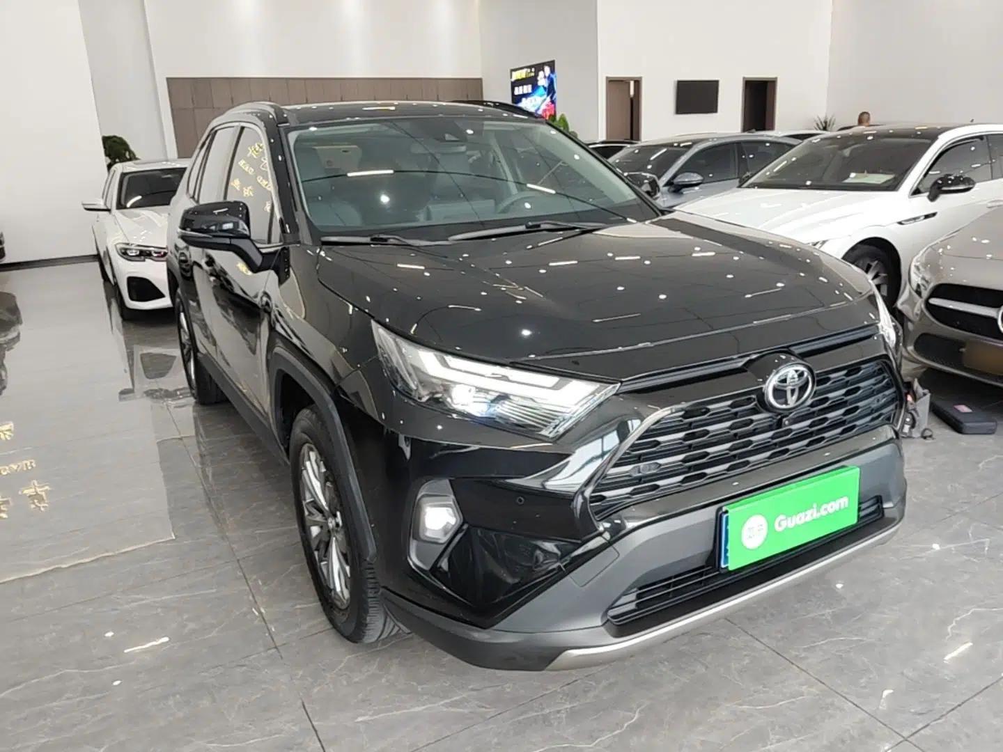 Toyota RAV4 2023 2.0L CVT Two-Wheel Drive Fashion Plus Edition — миниатюра 3