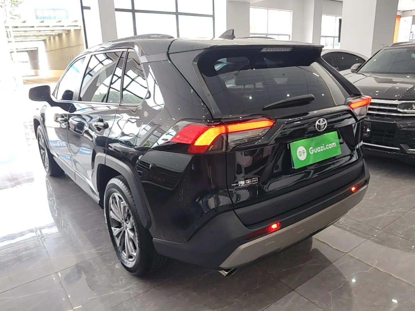 Toyota RAV4 2023 2.0L CVT Two-Wheel Drive Fashion Plus Edition — миниатюра 4