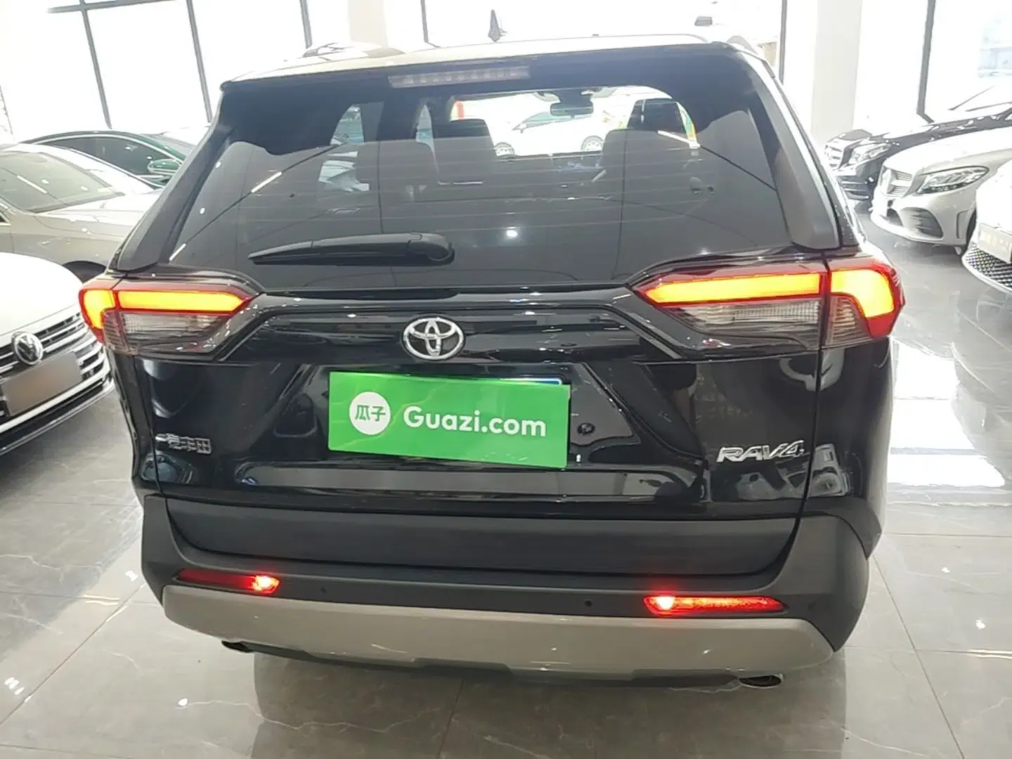 Toyota RAV4 2023 2.0L CVT Two-Wheel Drive Fashion Plus Edition — миниатюра 5