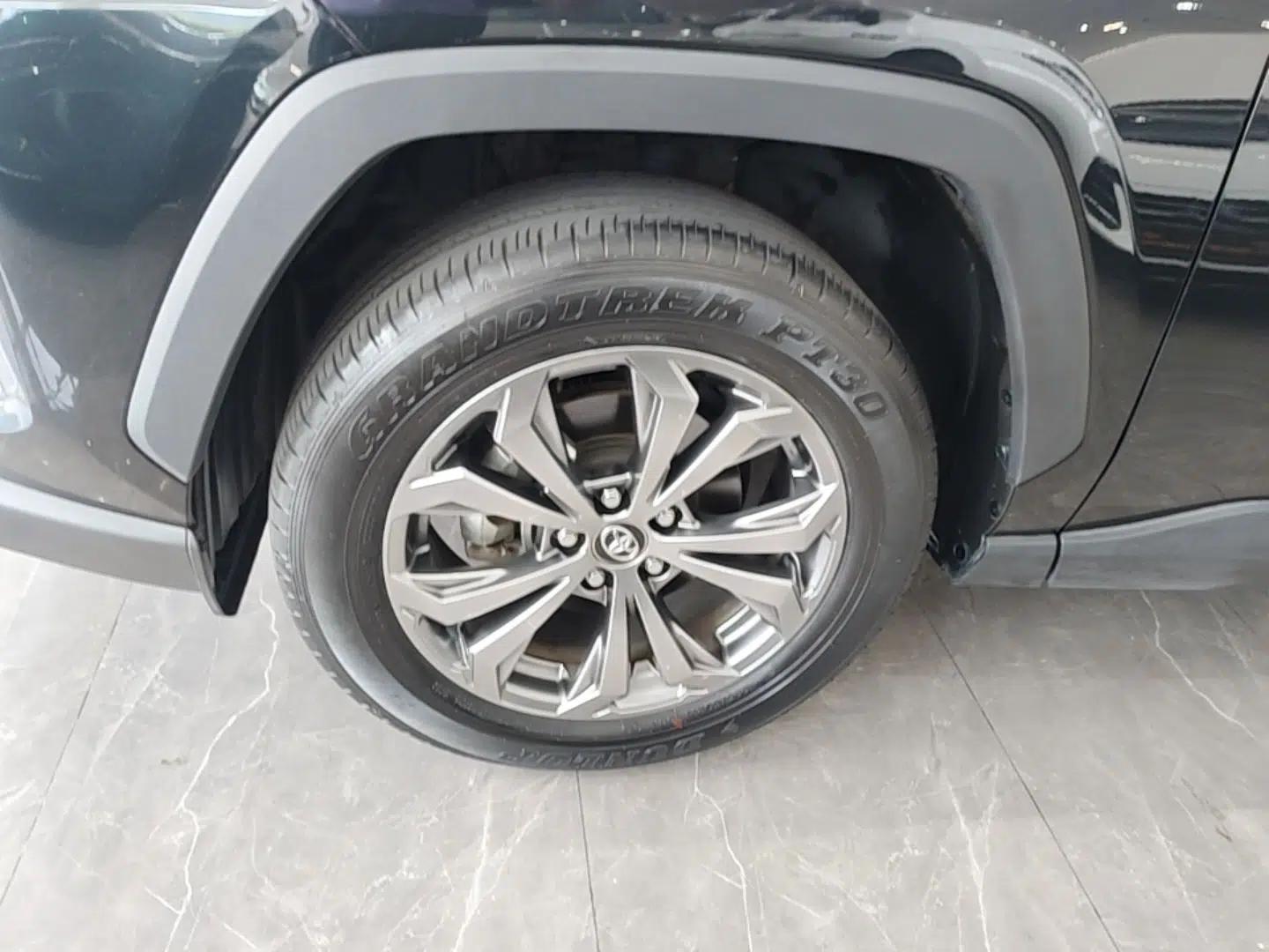 Toyota RAV4 2023 2.0L CVT Two-Wheel Drive Fashion Plus Edition — миниатюра 10