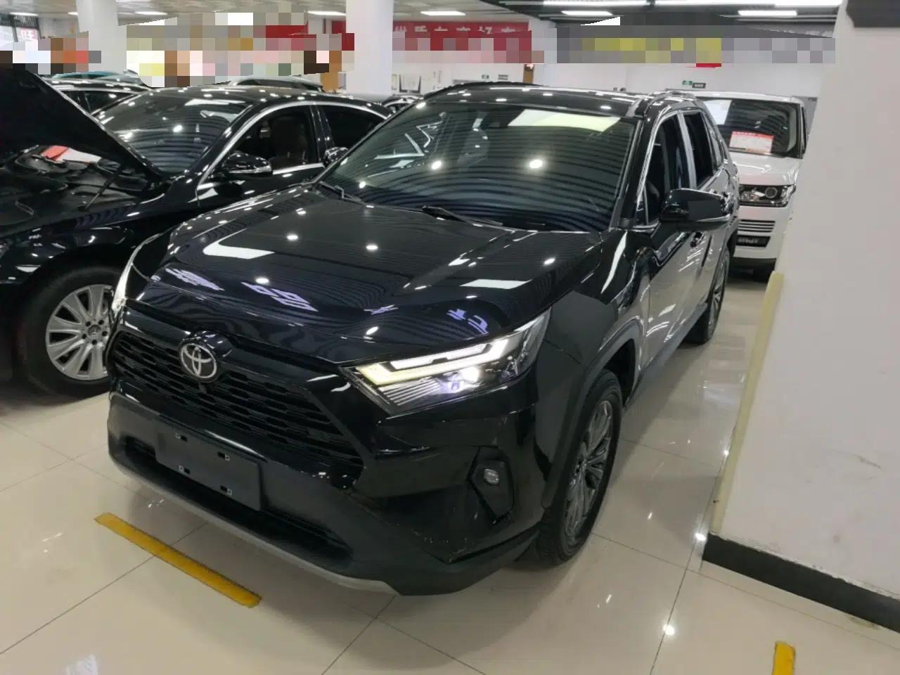 Toyota RAV4 2023 2.0L CVT Two-Wheel Drive Fashion Plus Edition — миниатюра 1