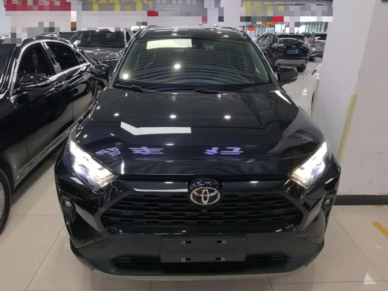 Toyota RAV4 2023 2.0L CVT Two-Wheel Drive Fashion Plus Edition — миниатюра 2