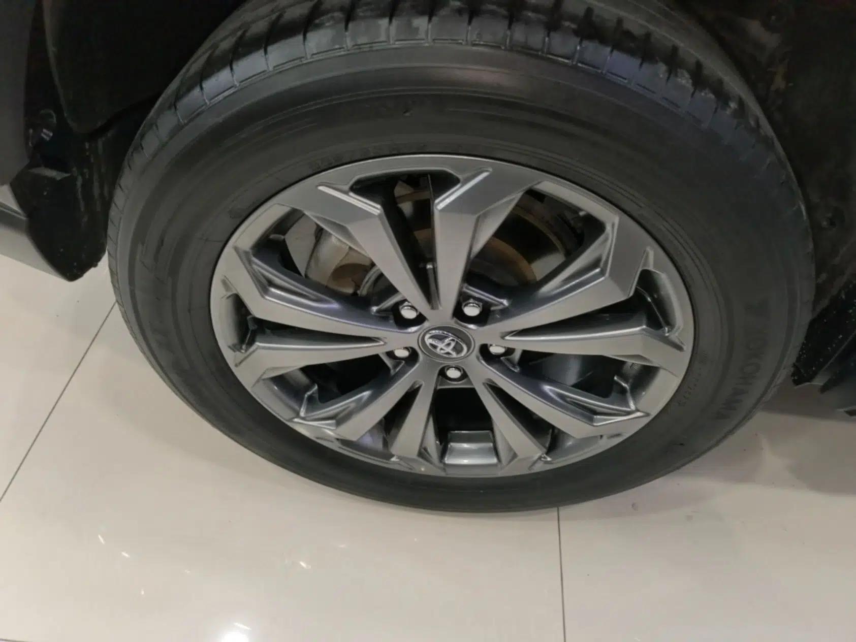 Toyota RAV4 2023 2.0L CVT Two-Wheel Drive Fashion Plus Edition — миниатюра 11