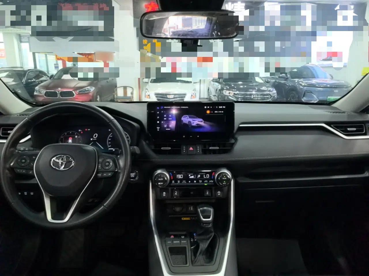 Toyota RAV4 2023 2.0L CVT Two-Wheel Drive Fashion Plus Edition — миниатюра 12