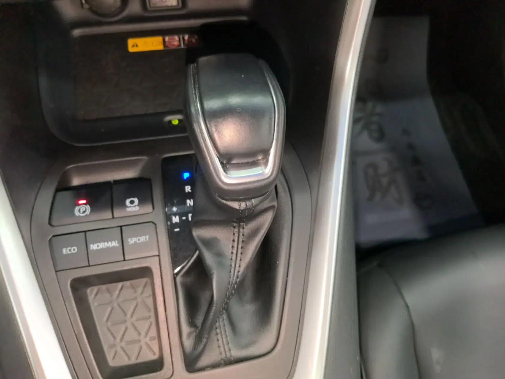 Toyota RAV4 2023 2.0L CVT Two-Wheel Drive Fashion Plus Edition — миниатюра 16