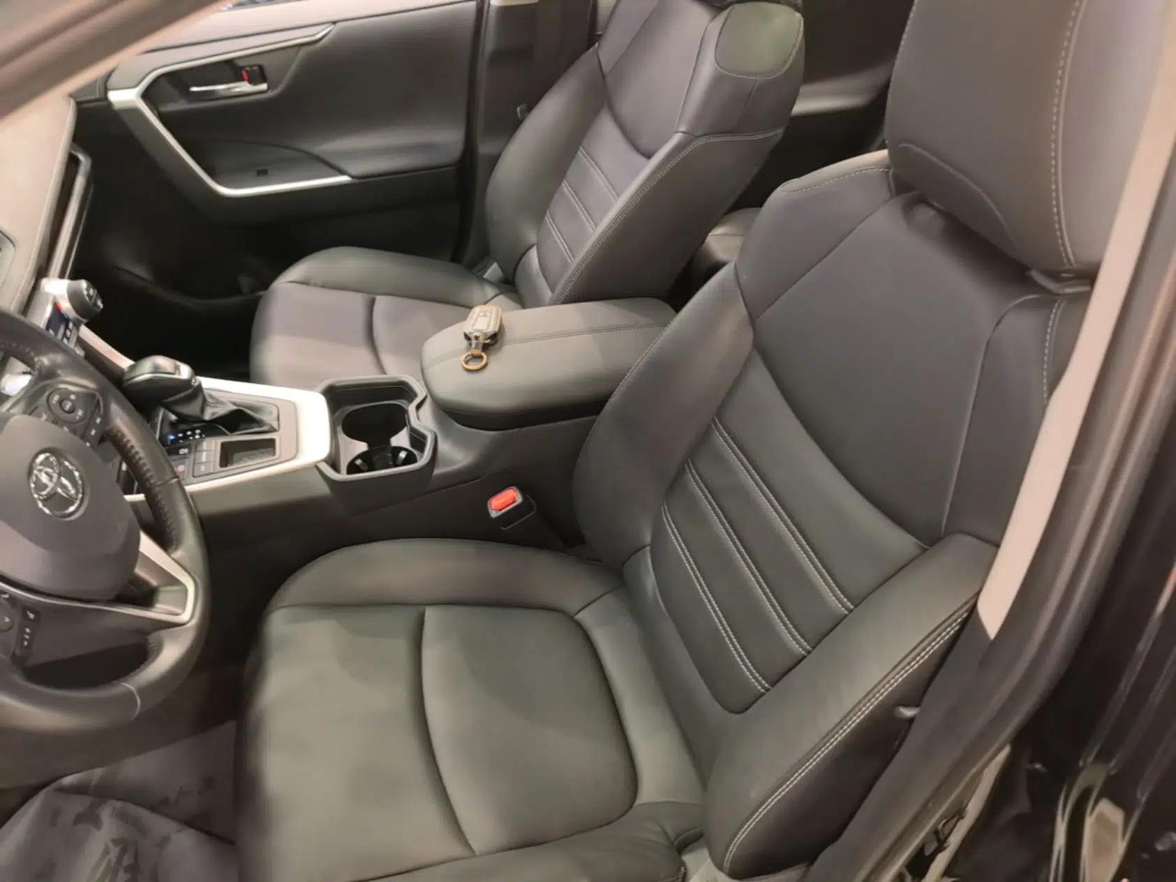 Toyota RAV4 2023 2.0L CVT Two-Wheel Drive Fashion Plus Edition — миниатюра 17