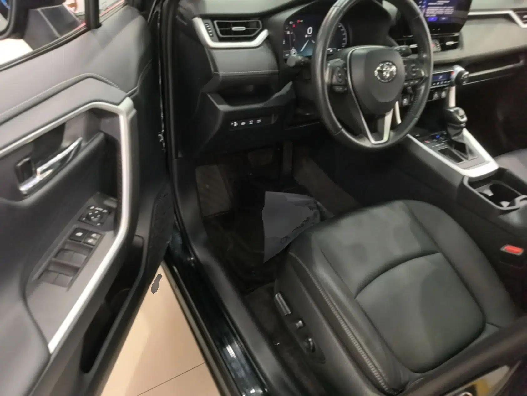 Toyota RAV4 2023 2.0L CVT Two-Wheel Drive Fashion Plus Edition — миниатюра 18