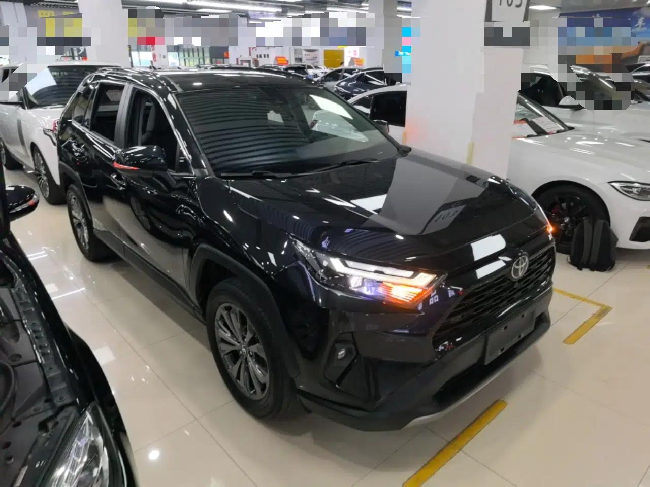 Toyota RAV4 2023 2.0L CVT Two-Wheel Drive Fashion Plus Edition — миниатюра 3