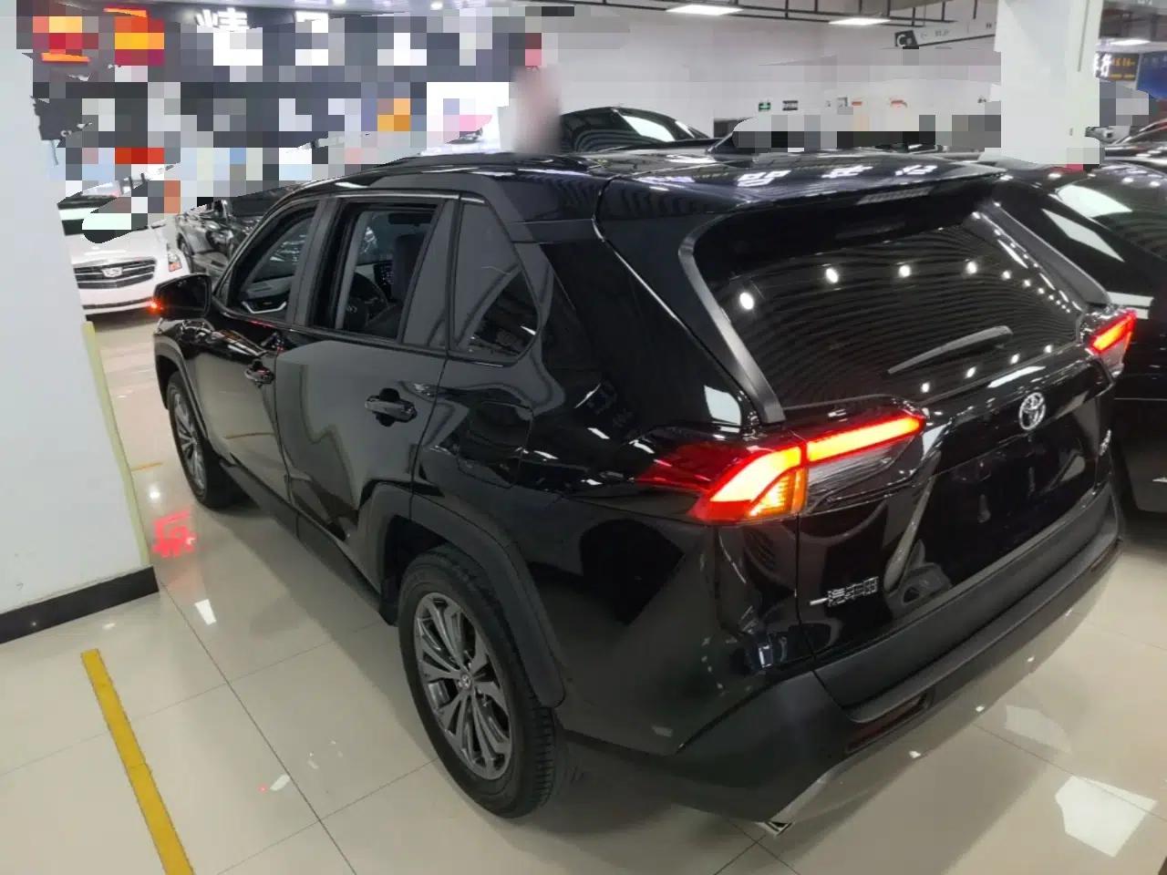Toyota RAV4 2023 2.0L CVT Two-Wheel Drive Fashion Plus Edition — миниатюра 4