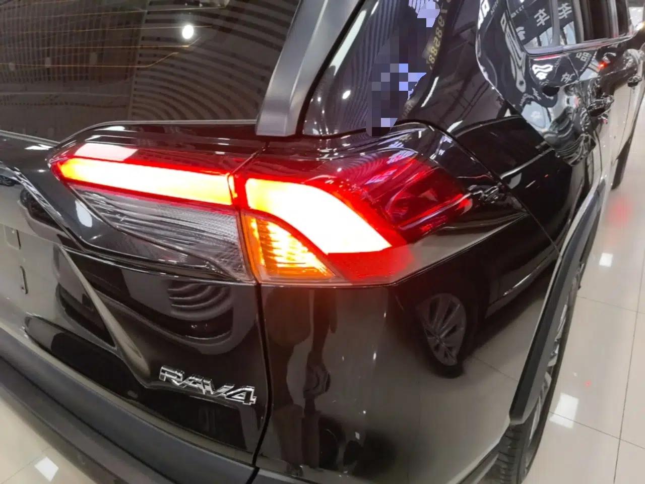 Toyota RAV4 2023 2.0L CVT Two-Wheel Drive Fashion Plus Edition — миниатюра 9