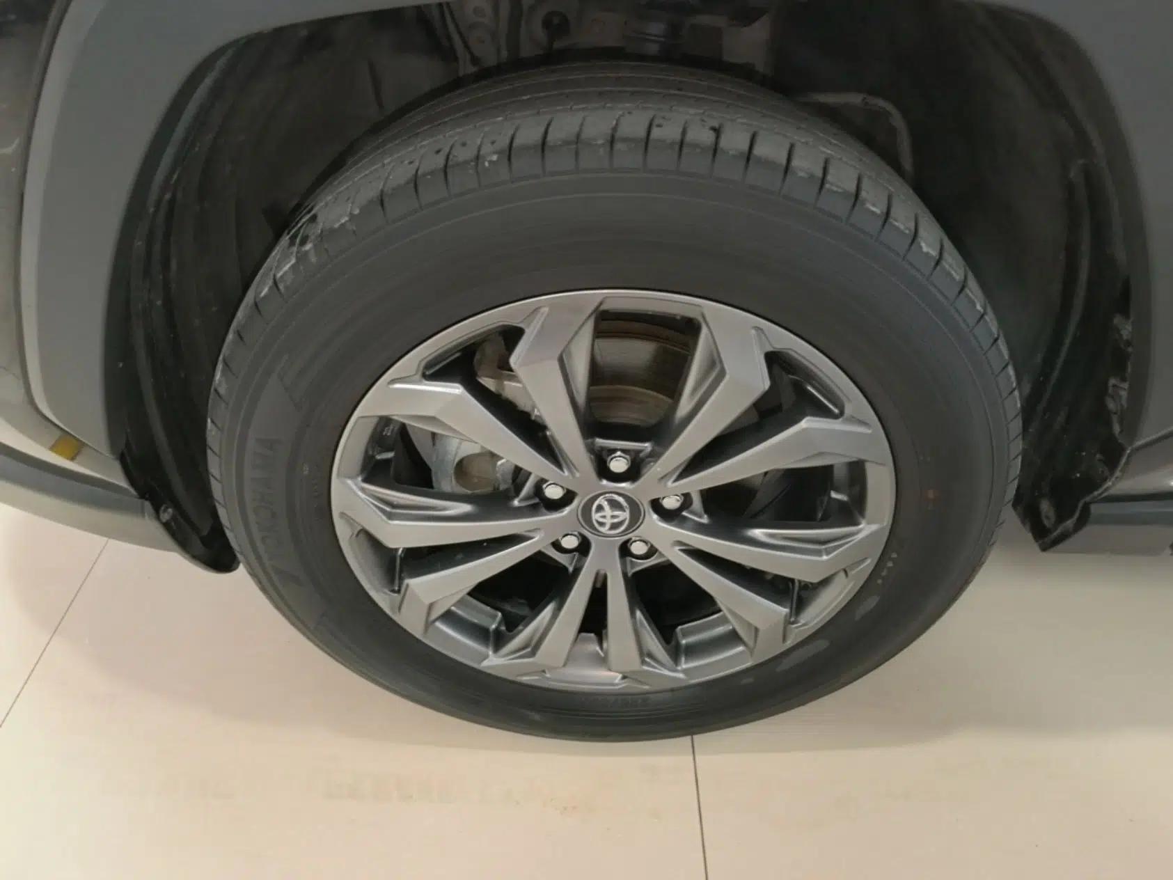 Toyota RAV4 2023 2.0L CVT Two-Wheel Drive Fashion Plus Edition — миниатюра 10