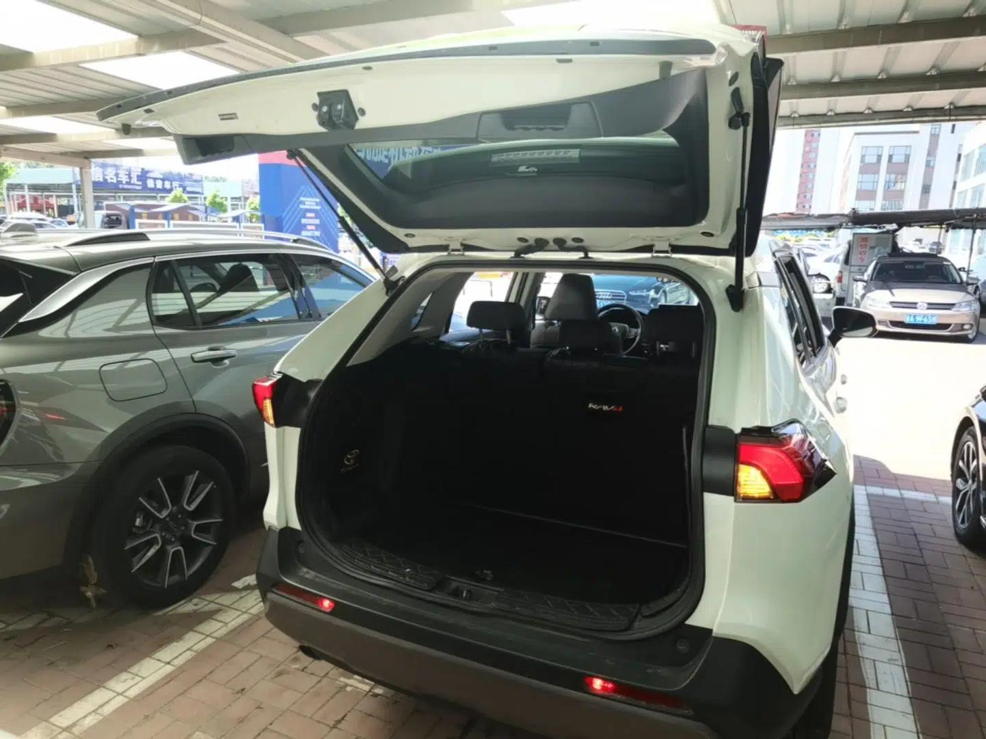 Toyota RAV4 2020 2.0L CVT Two-Wheel Drive Fashion Edition — миниатюра 22