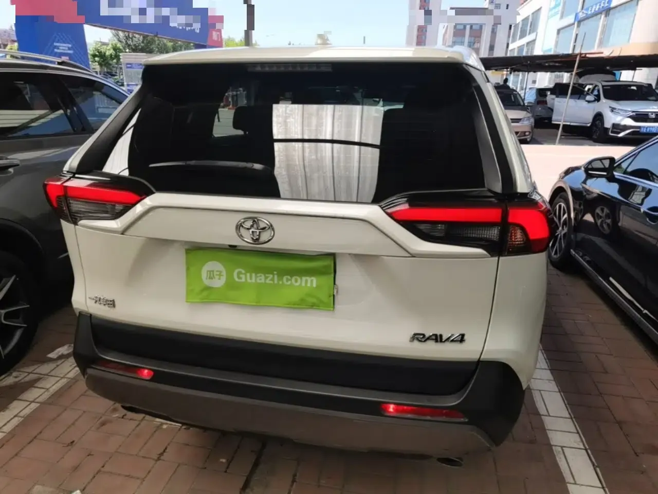 Toyota RAV4 2020 2.0L CVT Two-Wheel Drive Fashion Edition — миниатюра 5