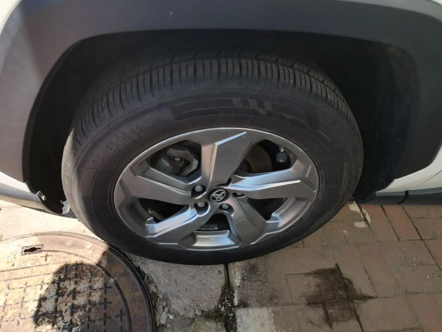 Toyota RAV4 2020 2.0L CVT Two-Wheel Drive Fashion Edition — миниатюра 10