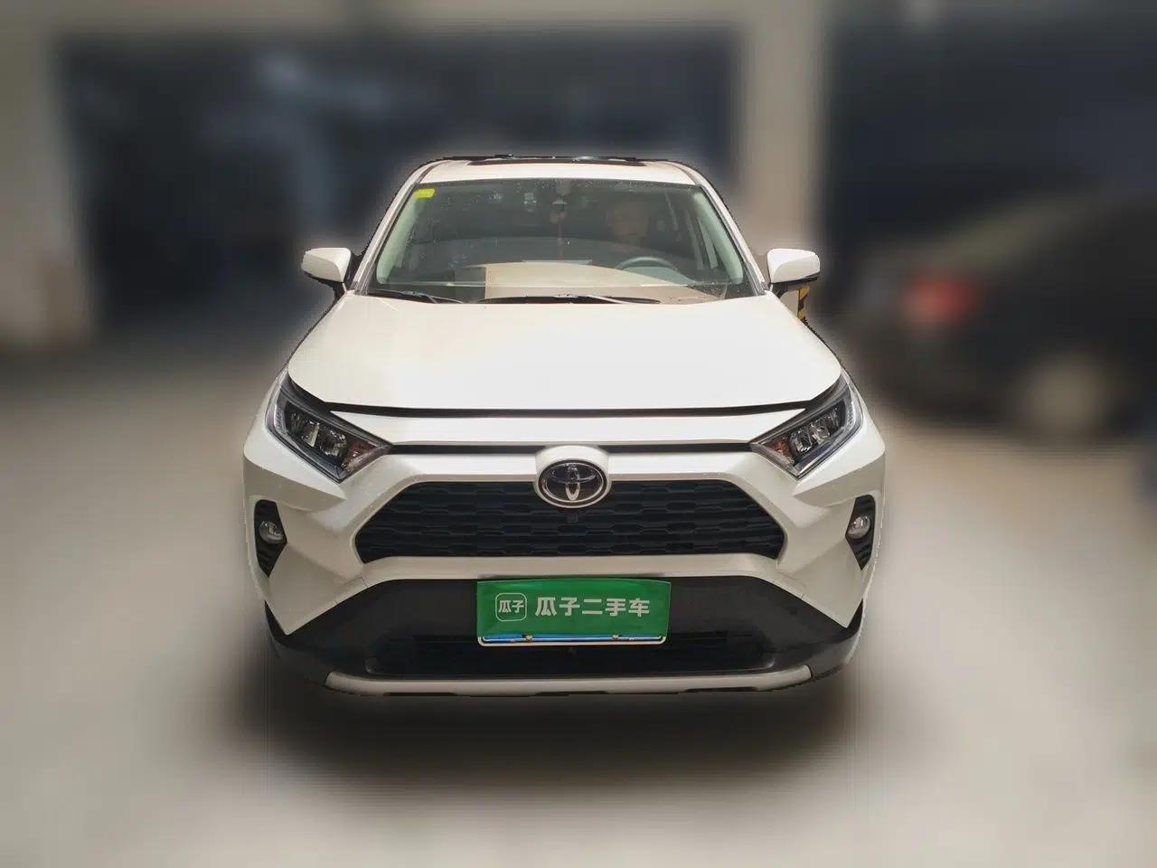 Toyota RAV4 2021 2.0L CVT Two-Wheel Drive Fashion PLUS Edition — миниатюра 2