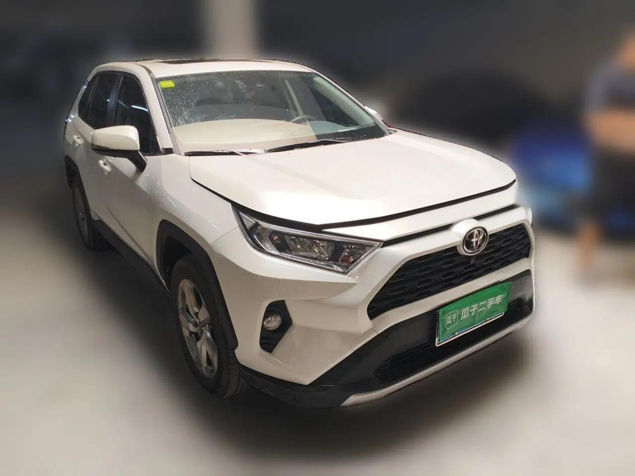 Toyota RAV4 2021 2.0L CVT Two-Wheel Drive Fashion PLUS Edition — миниатюра 3
