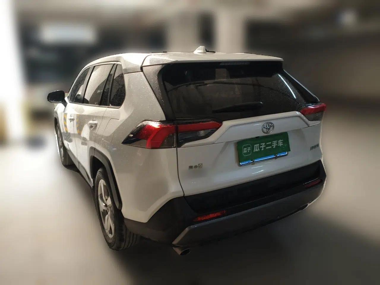 Toyota RAV4 2021 2.0L CVT Two-Wheel Drive Fashion PLUS Edition — миниатюра 4