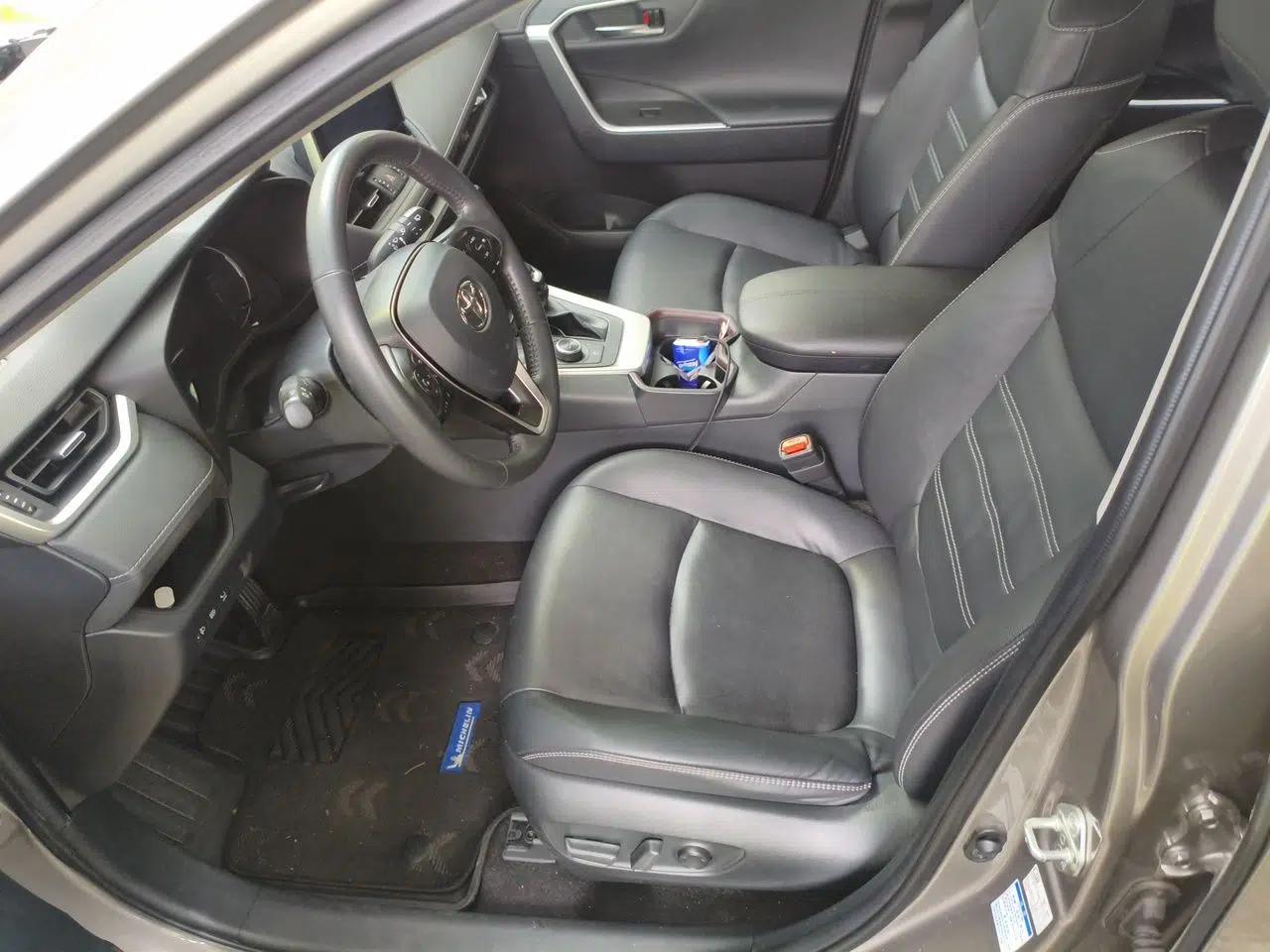 Toyota RAV4 2022 Dual-Engine 2.5L E-CVT Four-Wheel Drive Elite Plus Edition — миниатюра 15