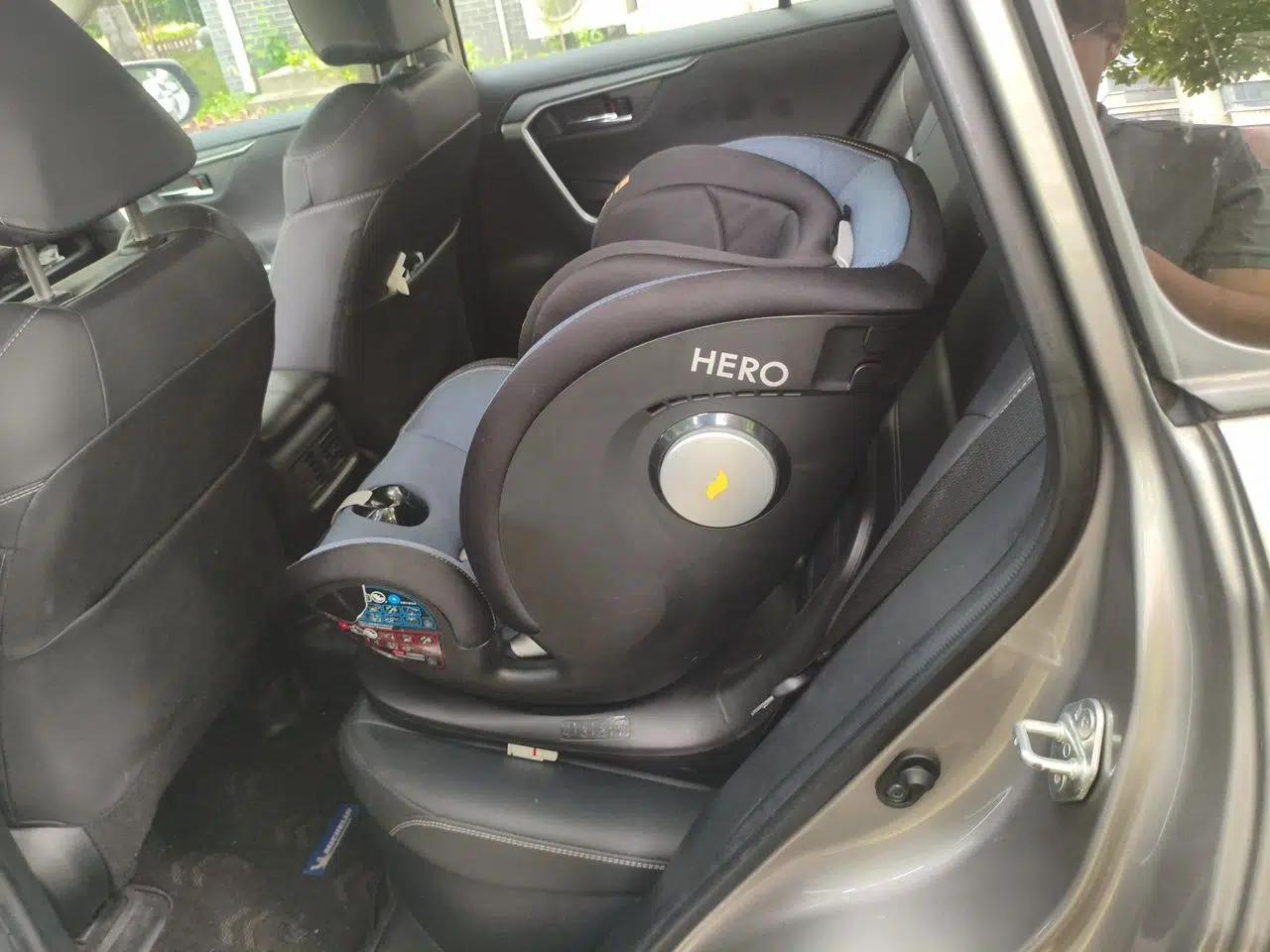 Toyota RAV4 2022 Dual-Engine 2.5L E-CVT Four-Wheel Drive Elite Plus Edition — миниатюра 17