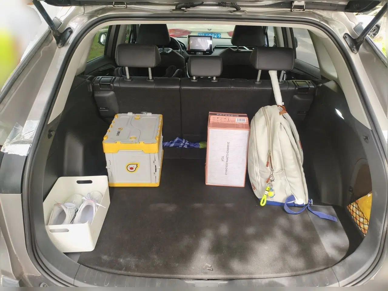 Toyota RAV4 2022 Dual-Engine 2.5L E-CVT Four-Wheel Drive Elite Plus Edition — миниатюра 19