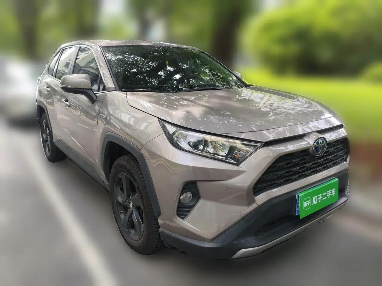 Toyota RAV4 2022 Dual-Engine 2.5L E-CVT Four-Wheel Drive Elite Plus Edition — миниатюра 3