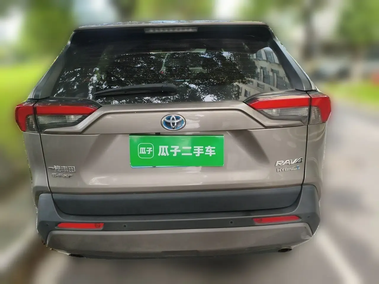 Toyota RAV4 2022 Dual-Engine 2.5L E-CVT Four-Wheel Drive Elite Plus Edition — миниатюра 5