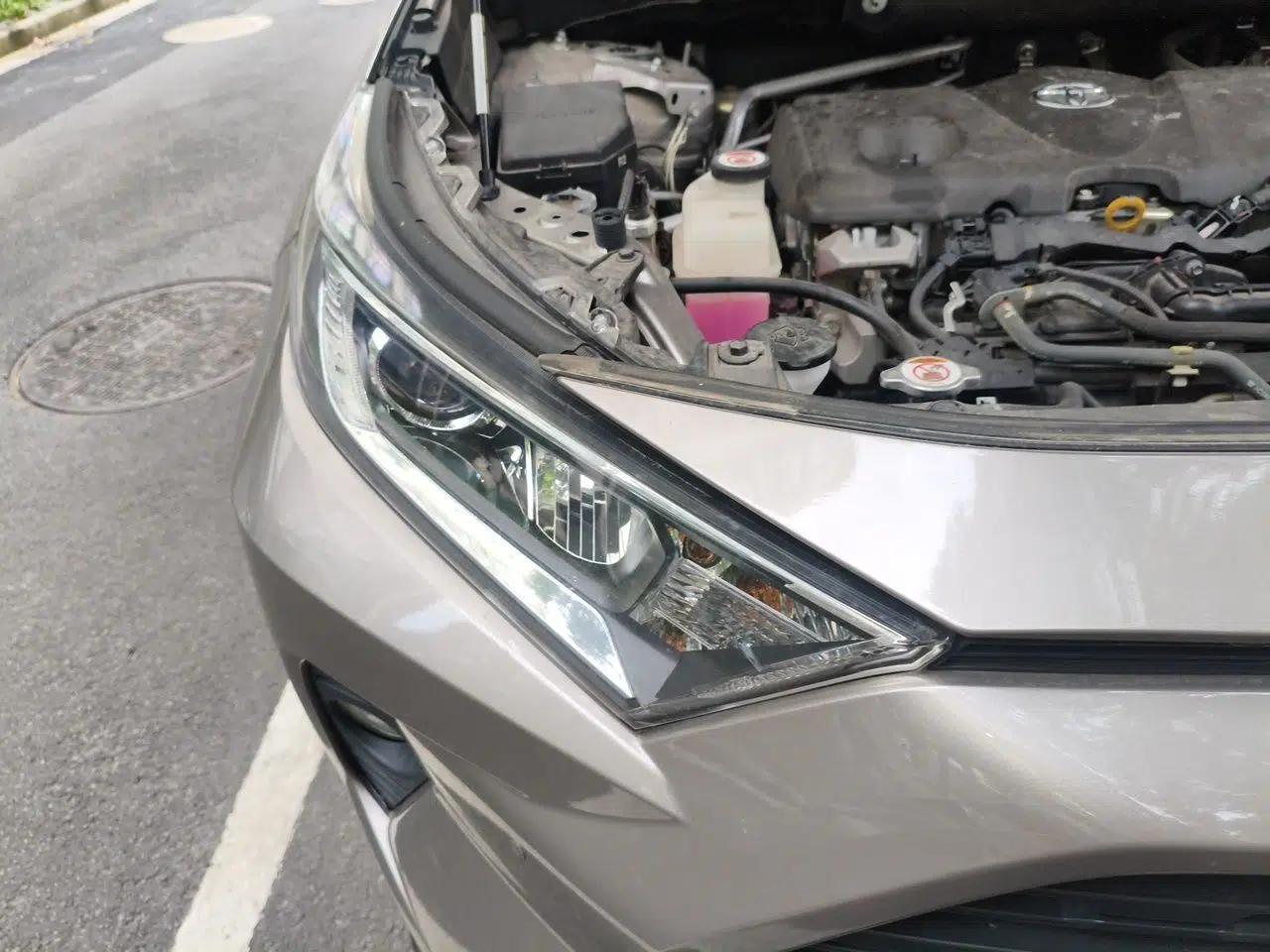 Toyota RAV4 2022 Dual-Engine 2.5L E-CVT Four-Wheel Drive Elite Plus Edition — миниатюра 7