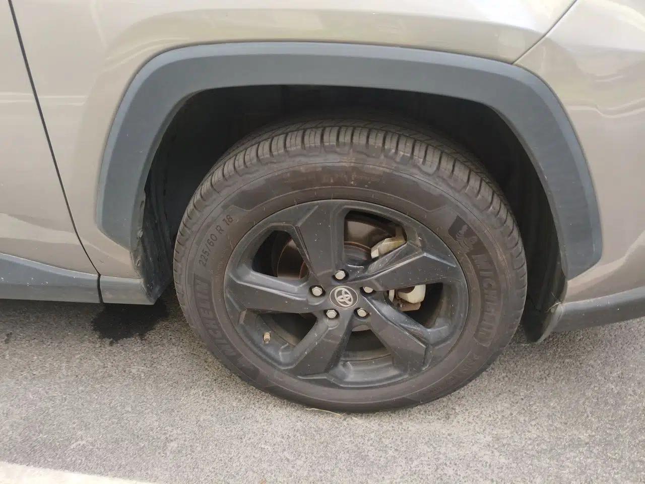 Toyota RAV4 2022 Dual-Engine 2.5L E-CVT Four-Wheel Drive Elite Plus Edition — миниатюра 8