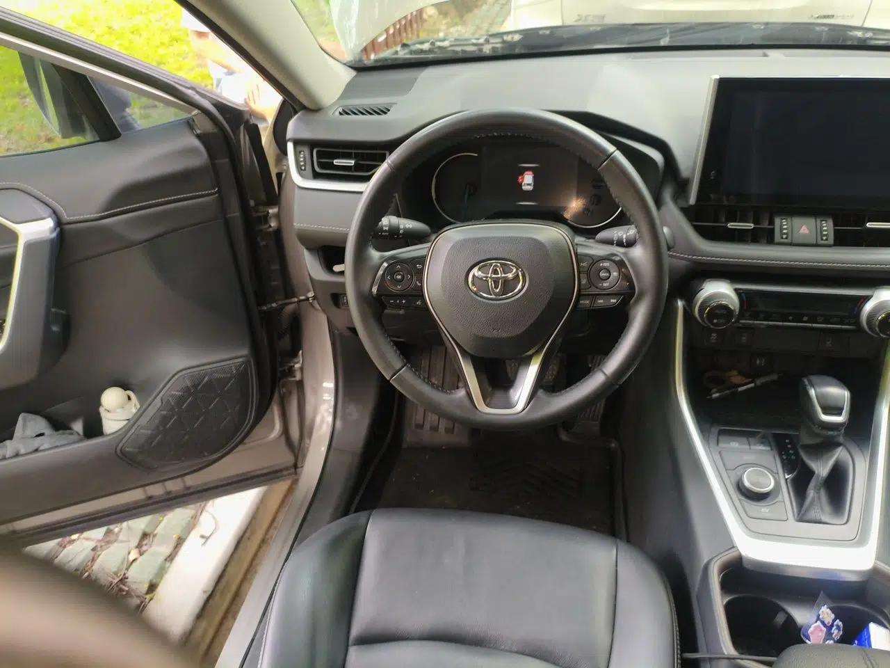 Toyota RAV4 2022 Dual-Engine 2.5L E-CVT Four-Wheel Drive Elite Plus Edition — миниатюра 10