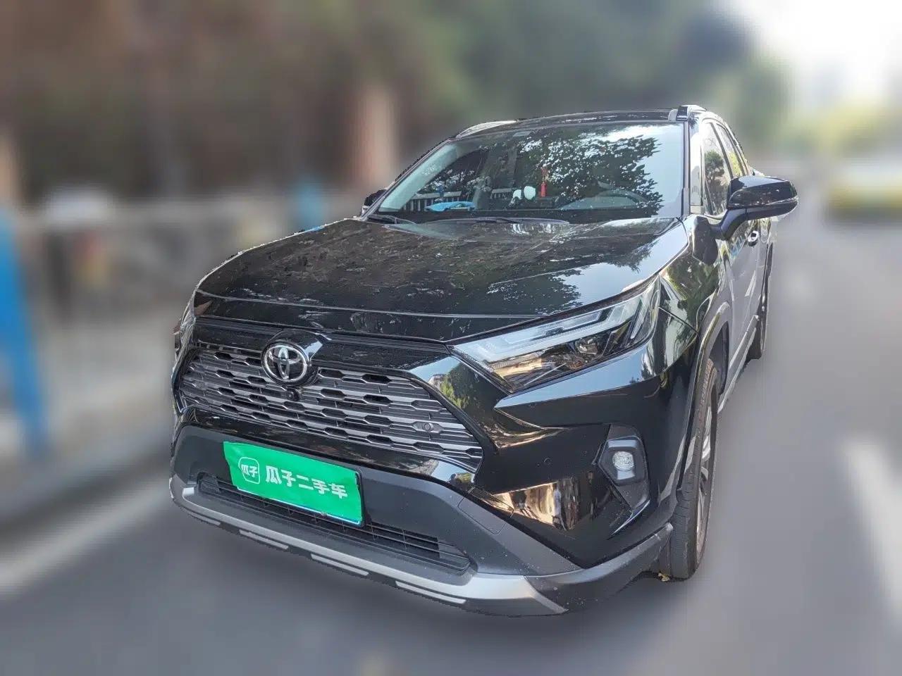 Toyota RAV4 2024 2.0L CVT Two-Wheel Drive Fashion Plus Edition — миниатюра 1