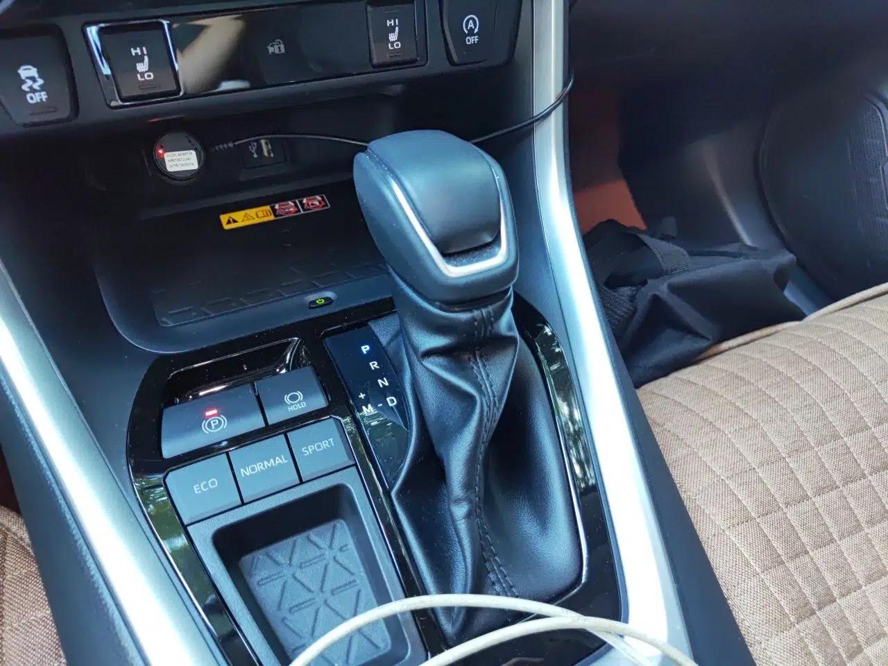 Toyota RAV4 2024 2.0L CVT Two-Wheel Drive Fashion Plus Edition — миниатюра 14