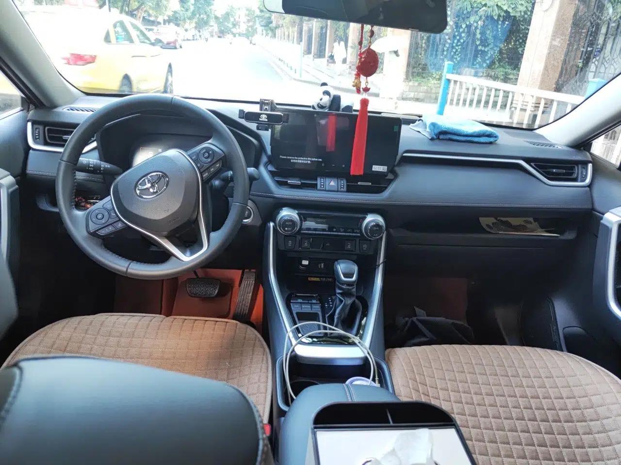 Toyota RAV4 2024 2.0L CVT Two-Wheel Drive Fashion Plus Edition — миниатюра 9