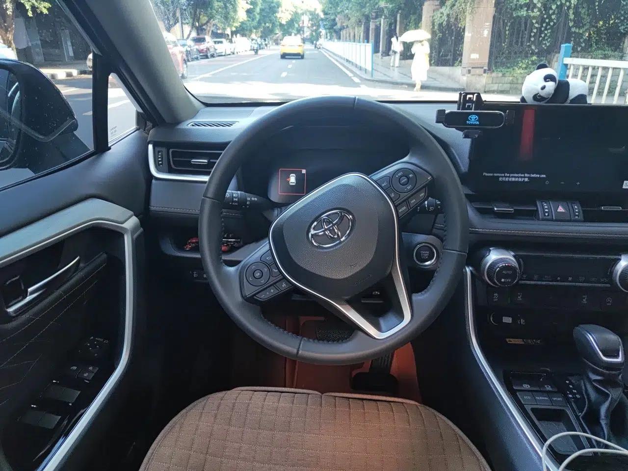 Toyota RAV4 2024 2.0L CVT Two-Wheel Drive Fashion Plus Edition — миниатюра 10