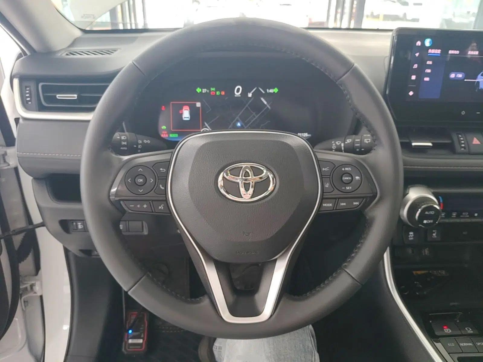 Toyota RAV4 2024 Dual-Motor 2.5L E-CVT Two-Wheel Drive Elite Plus Edition — миниатюра 13