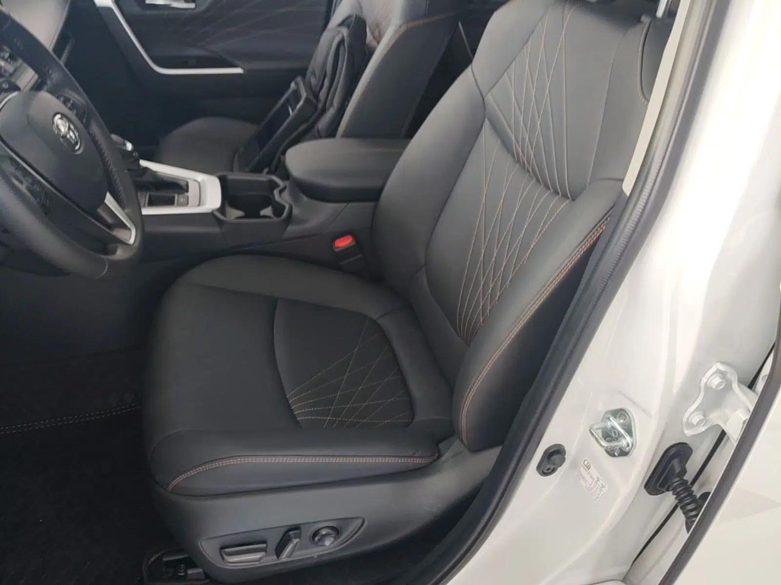 Toyota RAV4 2024 Dual-Motor 2.5L E-CVT Two-Wheel Drive Elite Plus Edition — миниатюра 17