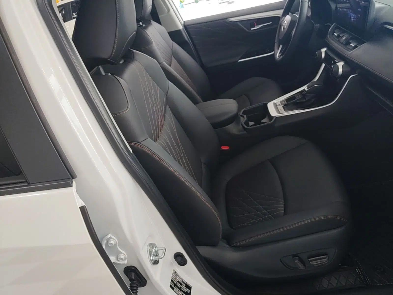 Toyota RAV4 2024 Dual-Motor 2.5L E-CVT Two-Wheel Drive Elite Plus Edition — миниатюра 19