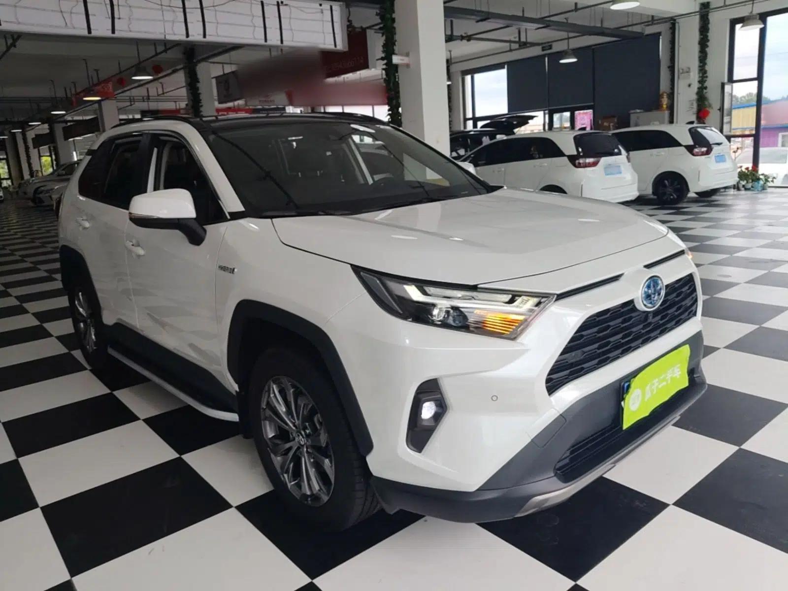 Toyota RAV4 2024 Dual-Motor 2.5L E-CVT Two-Wheel Drive Elite Plus Edition — миниатюра 3