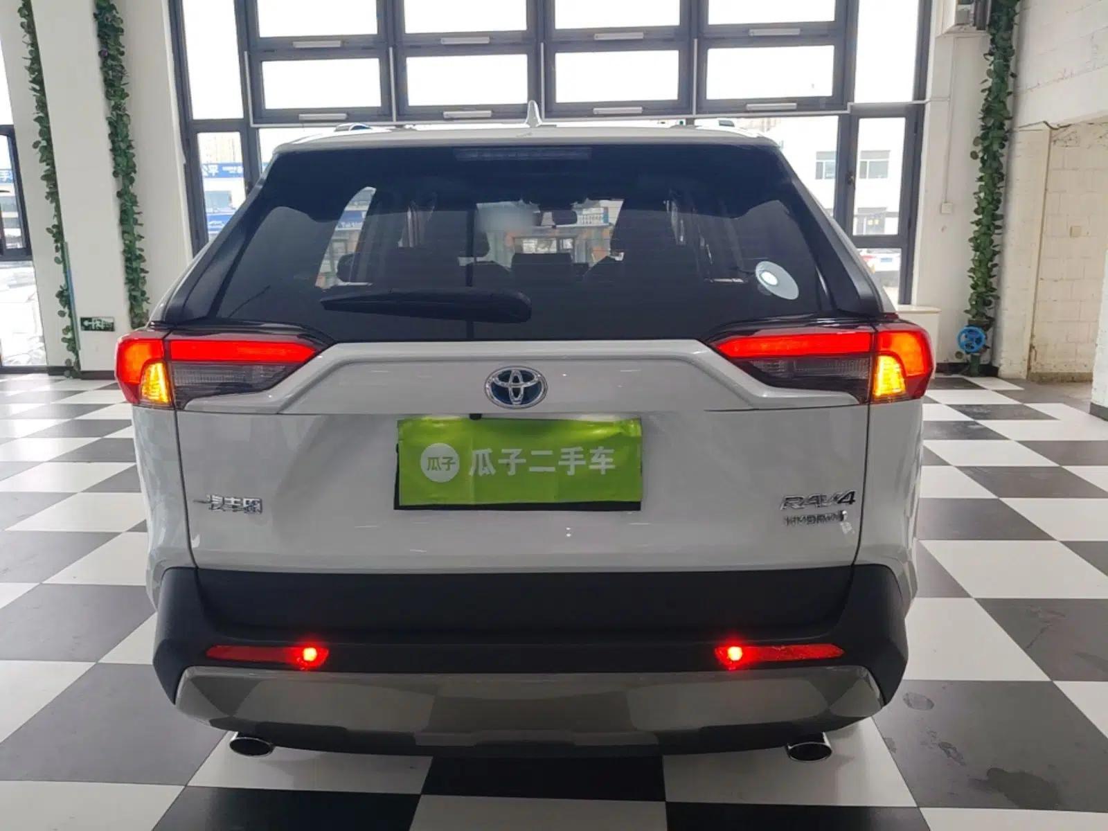 Toyota RAV4 2024 Dual-Motor 2.5L E-CVT Two-Wheel Drive Elite Plus Edition — миниатюра 5